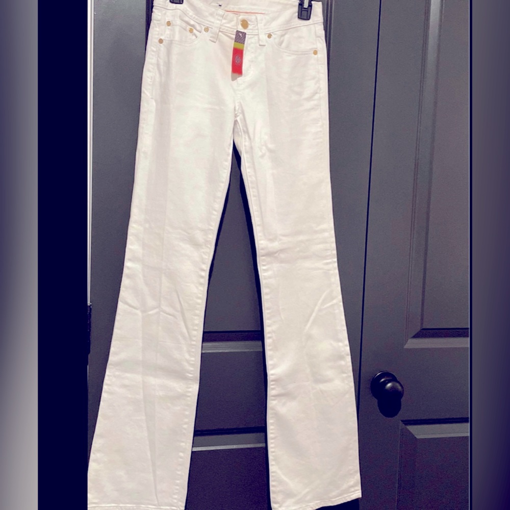 NWT Tory Burch White Bootcut Jeans- Size 25
Inseam 34